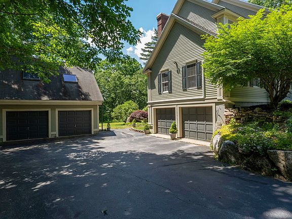 3rd image of 11 Wood Hill Drive