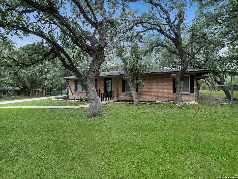 1st image of 305 CALADIUM DR