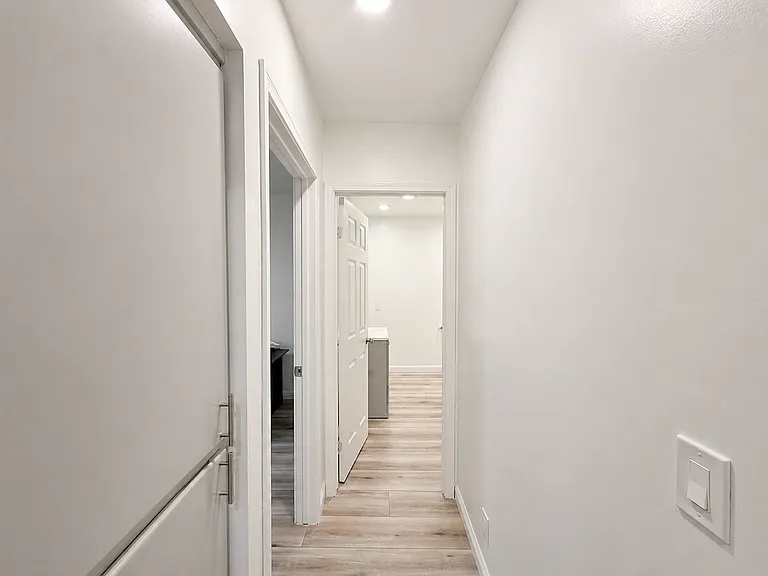 1084 Walnut Ave — Photo 12
