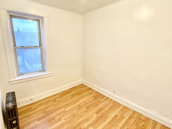 3rd image of 2267 28th St APT 2R