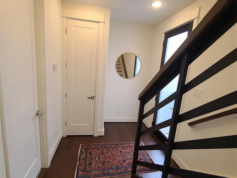 2610 Polk St — Photo 15