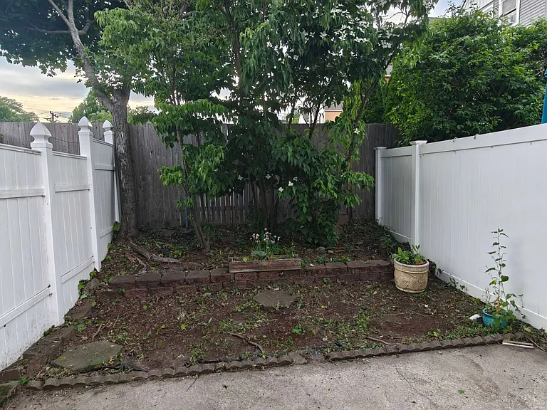 54 Bradley St — Photo 16
