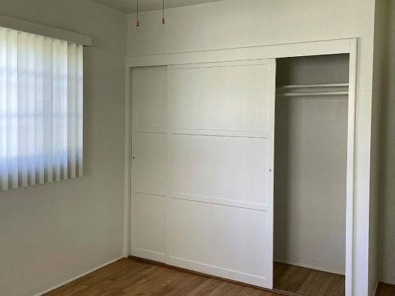 5th image of 5840 Woodman Ave #1