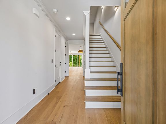 4th image of 2820B Bronte Ave