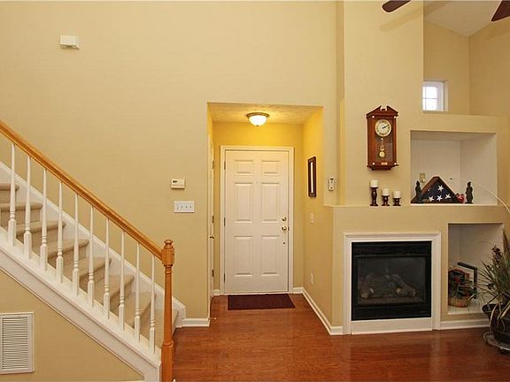 4th image of 106 W Oaks Pl