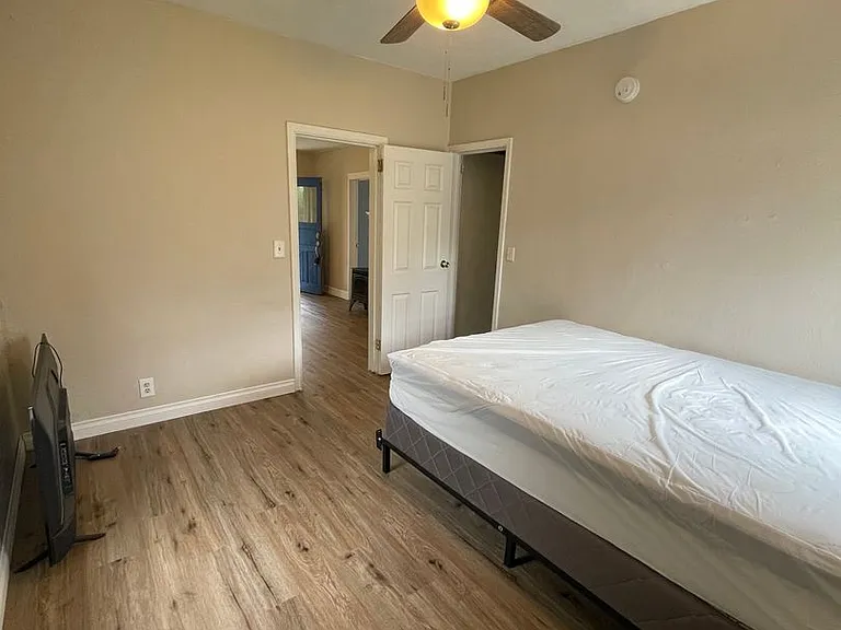 112 W Park Ave — Photo 13