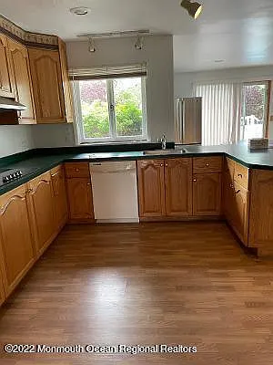 502 Roseld Ave — Photo 6