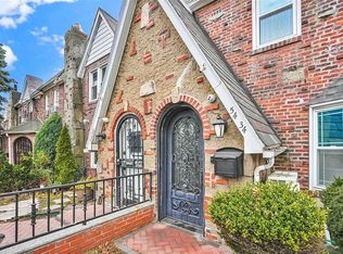 5434 65th Pl, Maspeth, NY 11378