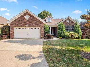 12319 Courtyard Lake Dr, Saint Louis, MO