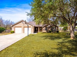 248 Hunters Dawn Dr, La Vernia, TX 78121