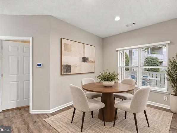 14300 Grape Holly Grv APT 15, Centreville, VA 20121