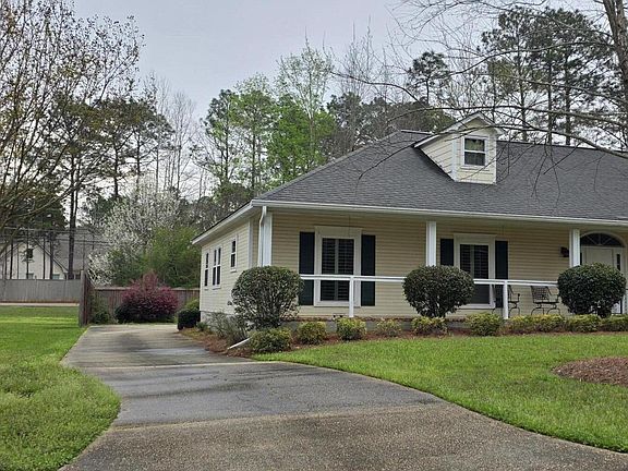 2nd image of 102 Lesley Ln