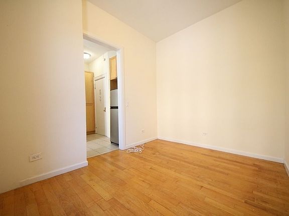 3rd image of 300 E 5th St APT 3