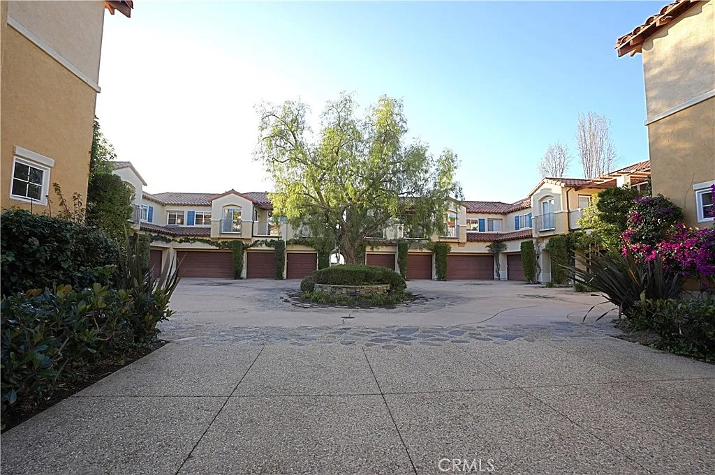3 bed, 2.5 bath, 1681 sqft, $6,200 — Photo 4