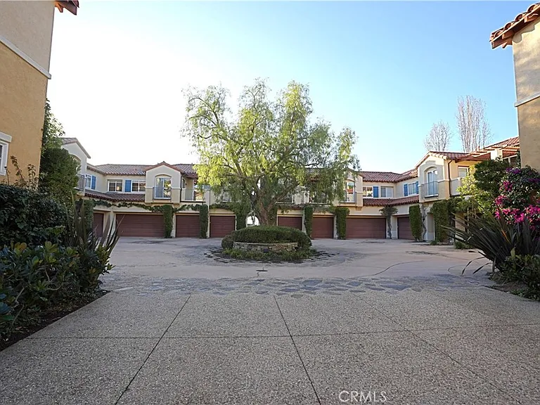 16 Savona Ct — Photo 4