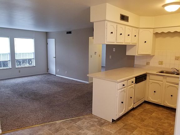 4th image of 1404 Sangamon Dr APT A