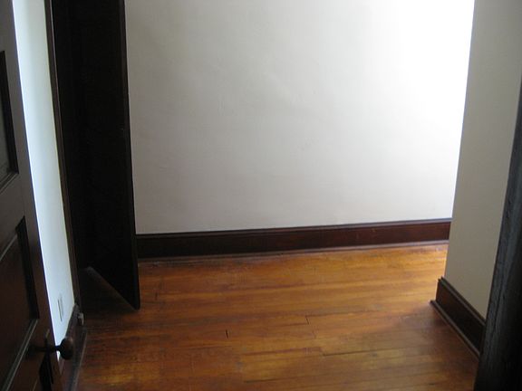 3rd image of 939 Sargent Ave