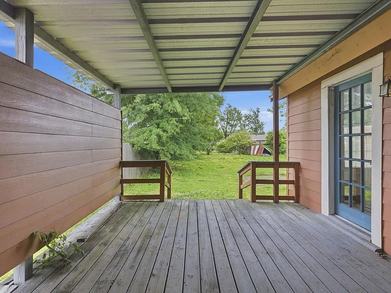 146 Lucille St — Photo 10