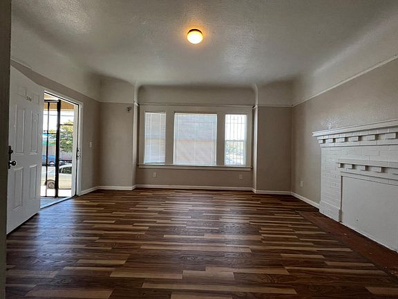 4th image of 209 E Park St #209
