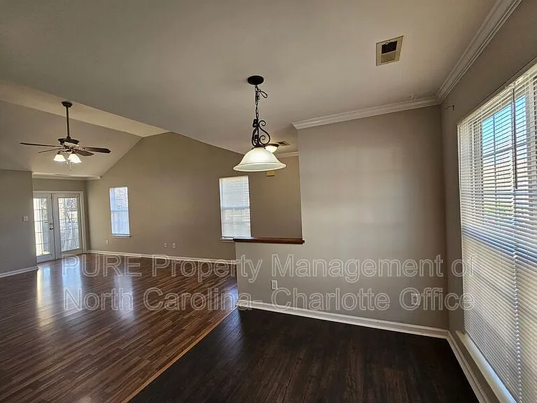 8237 Hornwood Ct — Photo 5