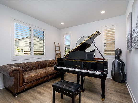 3rd image of 2821 Bridgetide Rd