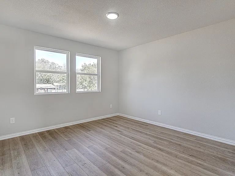 406 Grand Ave — Photo 20