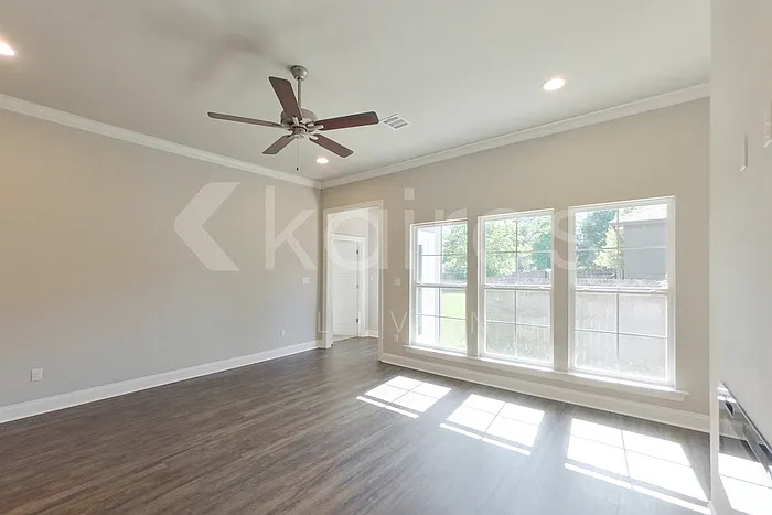 6405 Roux Dr — Photo 8