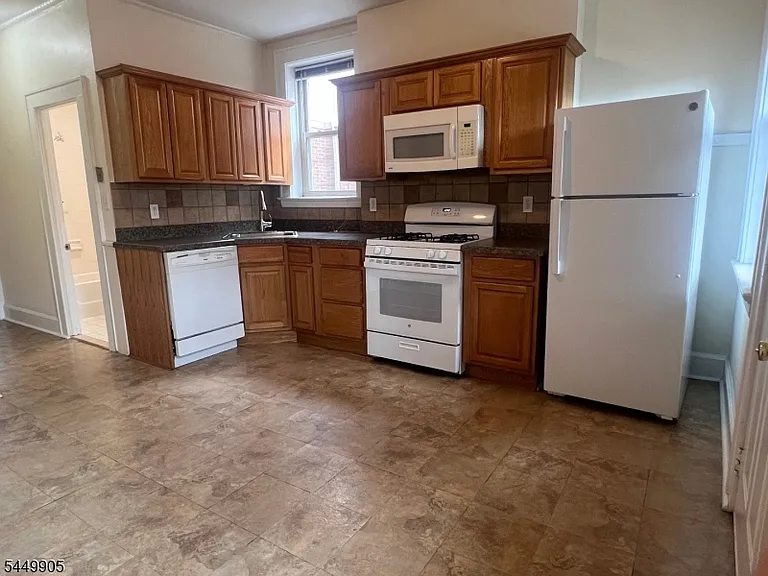 67 Bay St #2L — Photo 6