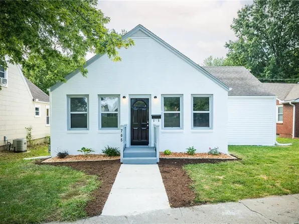 705 W 26th St, Higginsville, MO 64037