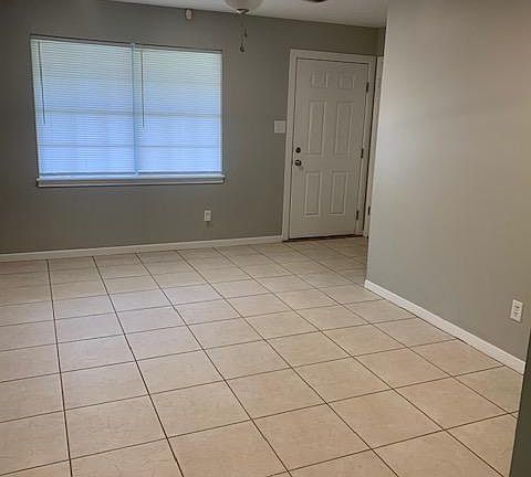 3rd image of 2505 33rd Ave N