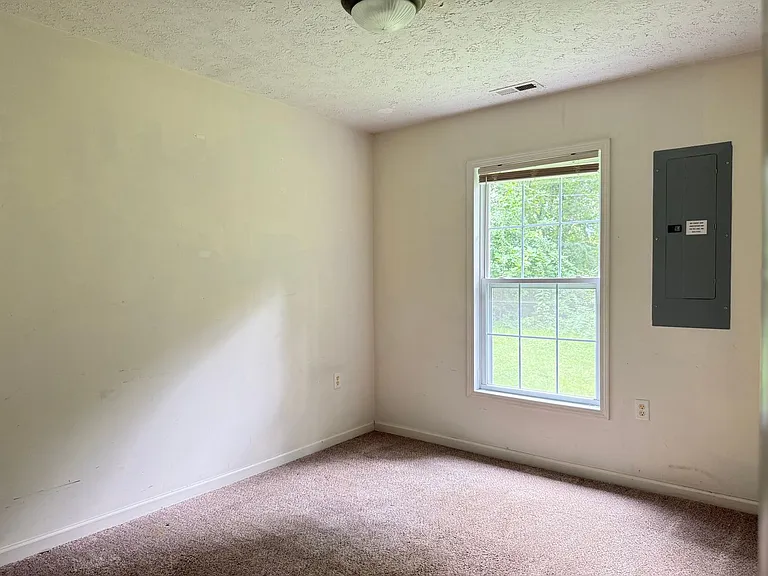 4 Greenbriar Rd #B — Photo 11