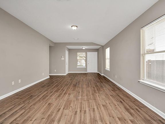 4th image of 21826 Hemlock Park Dr