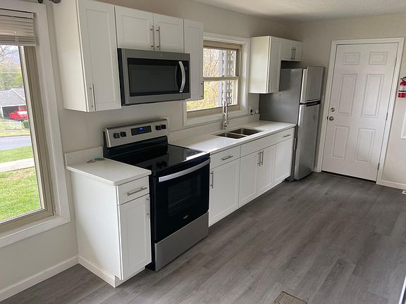 4th image of 326 Greenway Dr