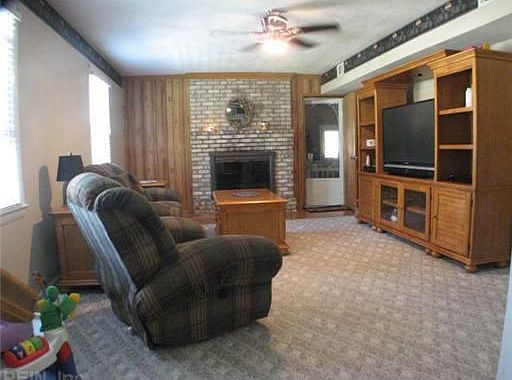 Family / Den room