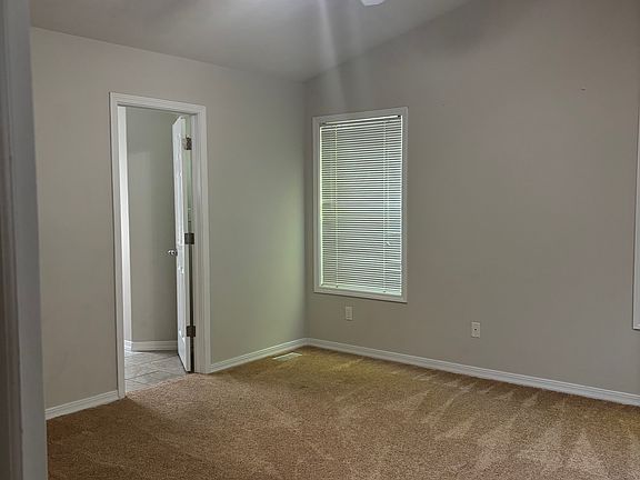 4th image of 4440 Colonial Way