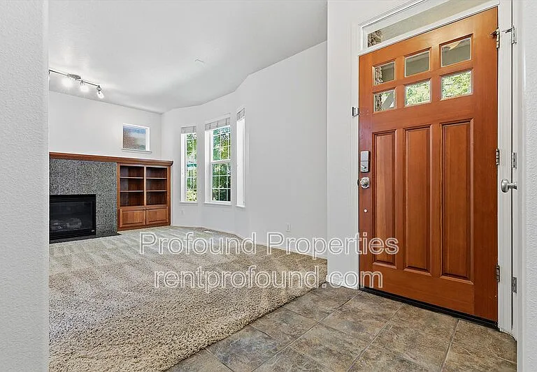 1140 SE Tamango St — Photo 2