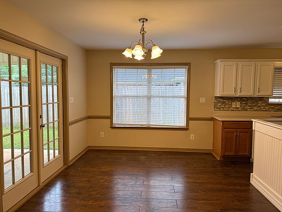 3rd image of 25920 Argonne Dr