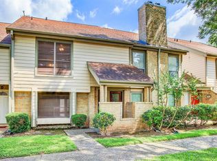 728 Country Place Dr, Houston, TX 77079