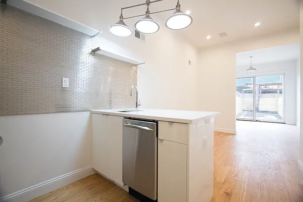 Rented by EXR | media 49