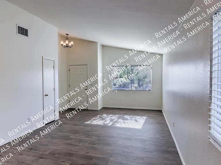 10984 N Double Eagle Ct — Photo 4