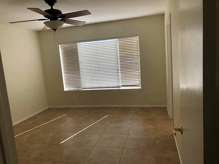3513 E Kelton Ln — Photo 6