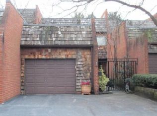 408 Old Crossing Dr, Pikesville, MD 21208