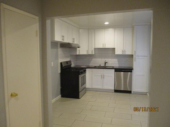 2nd image of 2741 Piedmont Ave #5
