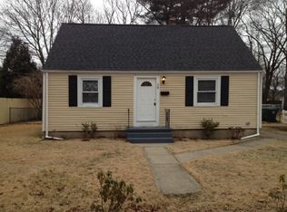 28 Buttonwoods Ave, Warwick, RI 02886