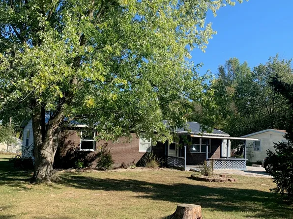 2050 N Crestwood Dr, North Vernon, IN 47265