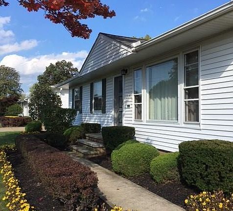 2nd image of 1673 Algiers Dr