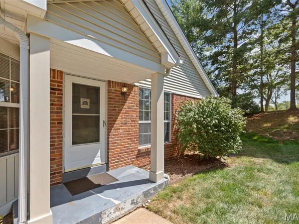 136 Baxter Heights Ct, Ballwin, MO 63011