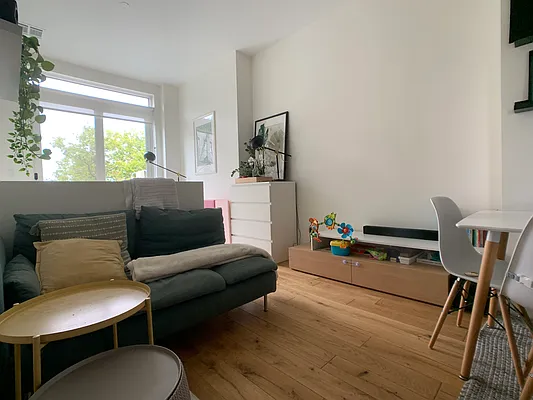 Rented by Jacquelyn 327 LLC | media 19