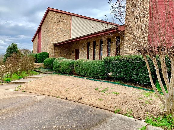 3rd image of 707 River Oaks Dr