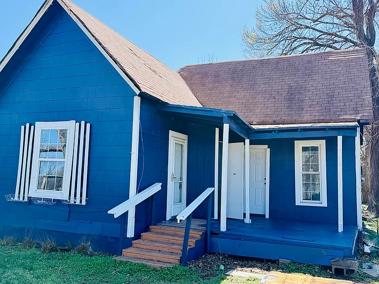 915 W Logan Ave #A & B — Photo 7